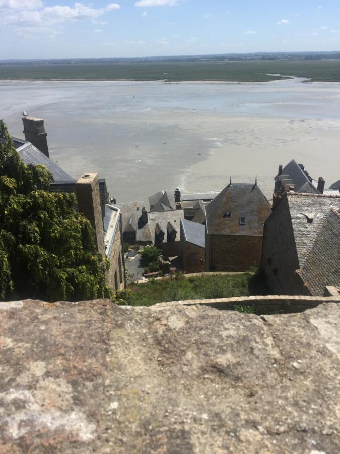 Appartement Familial Le Tanis Pontorson Exterior foto