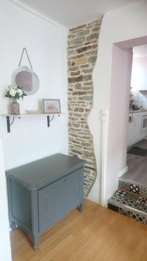 Appartement Familial Le Tanis Pontorson Exterior foto