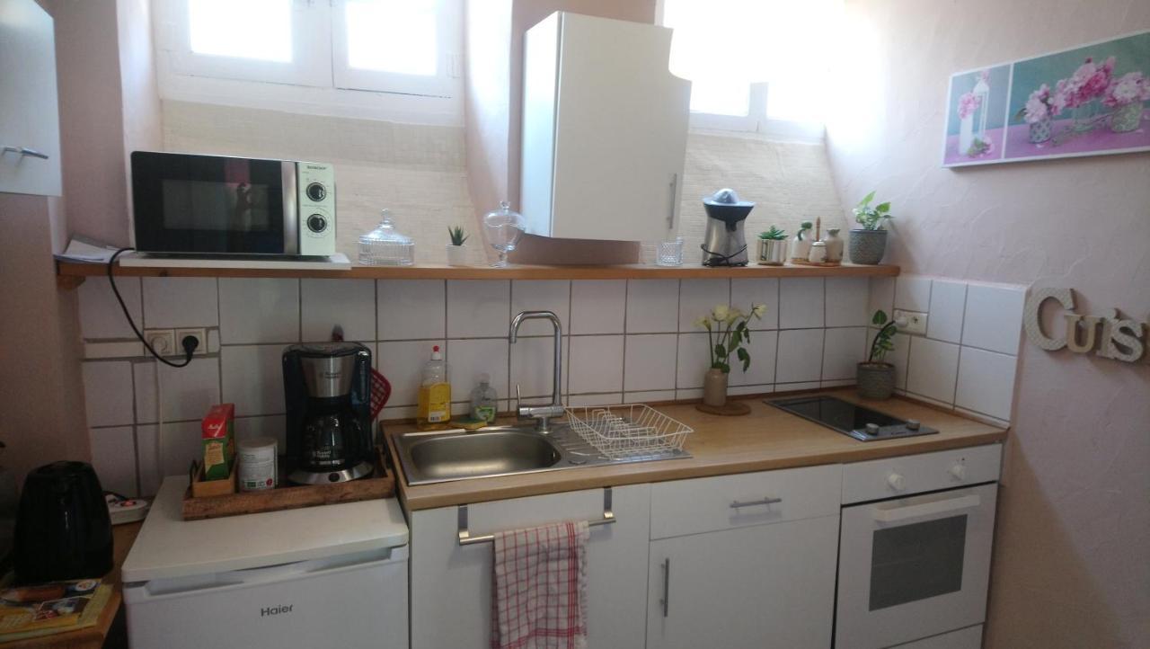 Appartement Familial Le Tanis Pontorson Exterior foto